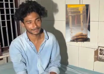 കടിച്ച പാമ്പിനെയും കൊണ്ട് യുവാവ് ആശുപത്രിയിൽ; കൊണ്ടുവന്നത് കുപ്പിയിലടച്ച്