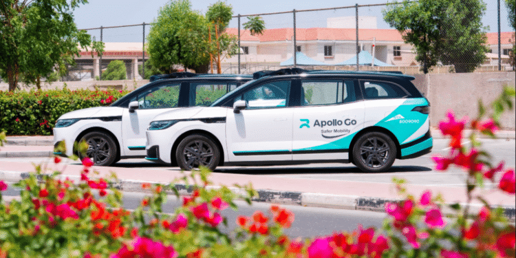 ദുബായിൽ രണ്ടിടത്ത്​ ഡ്രൈവറില്ലാ ടാക്സികൾ സർവിസ് തുടങ്ങി .