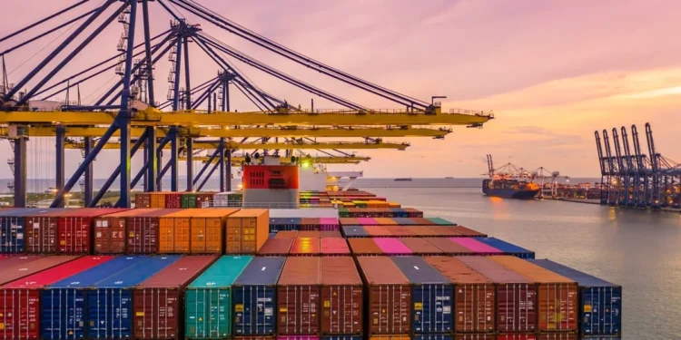 ആഗോള വ്യാപാര രംഗത്ത് യു.എ.ഇക്ക് ചരിത്രനേട്ടം; ആഗോള കയറ്റുമതിയിൽ ടോപ്പ് 10ൽ