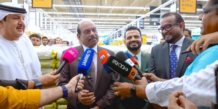 കയ്യിൽ കാശില്ലെങ്കിൽ ലോൺ എടുത്താണെങ്കിലും ജീവനക്കാർക്ക് ശമ്പളം നൽകും; ഉറച്ച നിലപാടുമായി എം.എ. യൂസഫലി