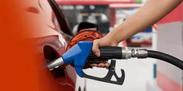 എണ്ണക്കമ്പനികൾ സാമ്പത്തിക പ്രതിസന്ധിയി​ലെന്ന് കേന്ദ്രം; ‘ഉപഭോക്താക്കളെ സംരക്ഷിക്കാൻ പെട്രോൾ, ഡീസൽ വില കൂട്ടാതെ പിടിച്ചുനിർത്തുന്നു’