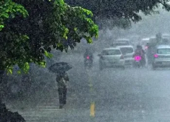 കേരളത്തിൽ ശക്തമായ മഴക്കും ഇടിമിന്നലിനും സാധ്യത