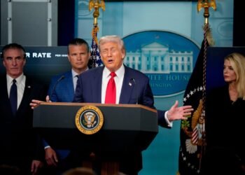 ‘ഇറാന് വേണ്ടത് 500 മില്യൺ ഡോളർ’; ഹുർമുസ് കടലിടുക്ക് തുറക്കാൻ അവർ ആഗ്രഹിക്കുന്നുവെന്ന് ട്രംപ്