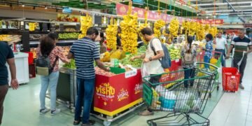 വിഷുവിന് ഒരുങ്ങി ലുലു: കേരളത്തിൽ നിന്ന് 3000 ടണ്ണിലേറെ ഭക്ഷ്യോത്പന്നങ്ങൾ എത്തിച്ചു: പായസം മേളയും വിഷുസദ്യയുടെ പ്രീബുക്കിങ്ങുമായി യുഎഇയിൽ വിഷുവിപണി സജീവം; വമ്പൻ ഓഫറുകളും