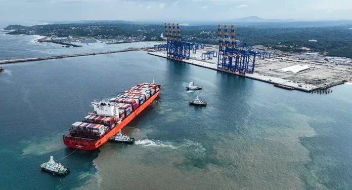 ‘ആ​ഗോള ഷിപ്പിങ് കണ്ണുകൾ ഇപ്പോൾ എന്റെ മണ്ഡലത്തിൽ’; ഹുർമുസ് പ്രതിസന്ധിക്കിടെ വിഴിഞ്ഞം ലോകത്തിന്റെ ശ്രദ്ധാകേന്ദ്രമാകുന്നുവെന്ന് ശശി തരൂർ