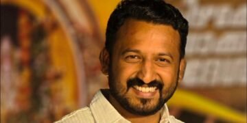 വയനാട്ടിൽ സർക്കാർ കൈമാറിയ 178 വീടുകളിൽ ഒന്നിൽ പോലും താമസിക്കാനായില്ല, ഊരാളുങ്കലിനൊപ്പം സർക്കാർ അഴിമതി നടത്തി ; രാഹുൽ മാങ്കൂട്ടത്തിൽ