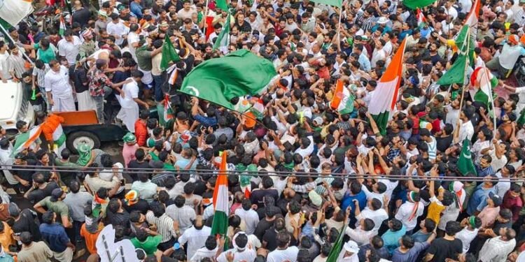 പതിവ് തെറ്റിച്ച് ആദ്യ ഫലസൂചനകൾ; പോസ്റ്റൽ ബാലറ്റിൽ ലീഡ് ചെയ്ത് യു.ഡി.എഫ്