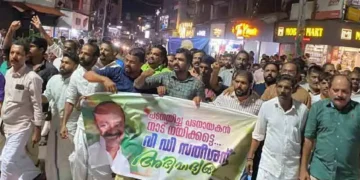‘ച​ങ്കേ ക​ര​ളേ വി.​ഡി.​എ​സ്സേ, അ​ങ്ങീ നാ​ട്​ ഭ​രി​ക്കേ​ണം’; പാതിരാത്രിയിലും തെരുവ് നിറഞ്ഞ് സതീശൻ അനുകൂലികള്‍