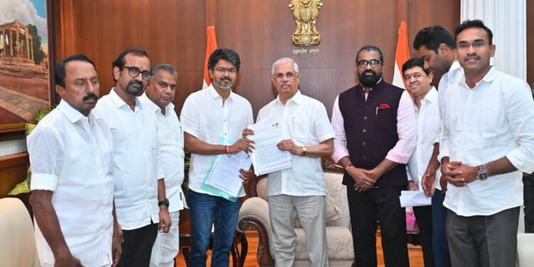 വിജയ് മുഖ്യമന്ത്രിയാകും; 120 എം.എൽ.എമാരുടെ പിന്തുണ ഉറപ്പിച്ച് നാളെ സത്യപ്രതിജ്ഞ