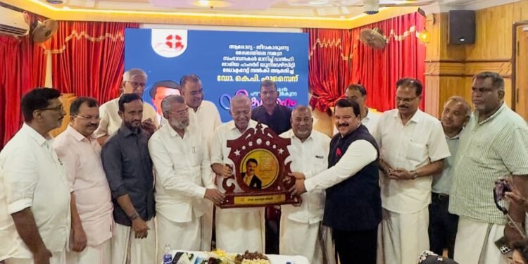 ജാമിഅ ഹംദർദ് സർവകലാശാല ഡോക്ടറേറ്റ് നേടിയ ഡോ. കെ.പി ഹുസൈന് തിരൂരിൽ ആദരം