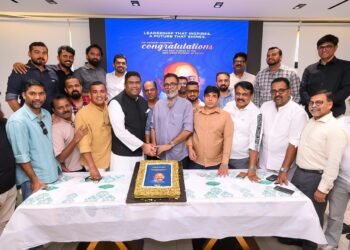 വി ഡി സതീശൻ മുഖ്യമന്ത്രി; പ്രഖ്യാപനം കേക്ക് മുറിച്ച് ആഘോഷിച്ച് ഐ.പി.എ