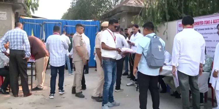 നിയമസഭാ തിരഞ്ഞെടുപ്പ് ഫലം 2026: ബംഗാളിൽ ഇഞ്ചോടിഞ്ച്; തമിഴ്നാട്ടിൽ ഡിഎംകെ മുന്നിൽ, കരുത്തറിയിച്ച് വിജയ്