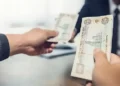 യുഎഇയിൽ ശമ്പളനിയമത്തിൽ വിപ്ലവകരമായ മാറ്റം: ഒരു ദിവസം വൈകിയാൽ പോലും കുടിശ്ശിക; പ്രവാസി മലയാളികൾക്ക് വലിയ ആശ്വാസം