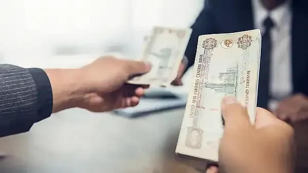 യുഎഇയിൽ ശമ്പളനിയമത്തിൽ വിപ്ലവകരമായ മാറ്റം: ഒരു ദിവസം വൈകിയാൽ പോലും കുടിശ്ശിക; പ്രവാസി മലയാളികൾക്ക് വലിയ ആശ്വാസം