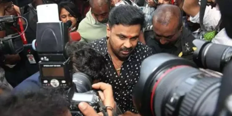 നടിയെ ആക്രമിച്ച കേസ്: അതിജീവിതയ്ക്ക് വൻ വിജയം; പെൻഡ്രൈവും മെമ്മറി കാർഡും ഹൈക്കോടതി രജിസ്ട്രാർക്ക് കൈമാറാൻ നിർദേശം