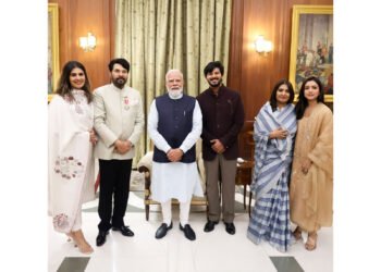പത്മഭൂഷൺ പുരസ്കാര നിറവിൽ മമ്മൂട്ടി; സകുടുംബം പ്രധാനമന്ത്രി നരേന്ദ്ര മോദിയെ സന്ദർശിച്ചു, ചിത്രങ്ങൾ പങ്കുവെച്ച് പിഎം