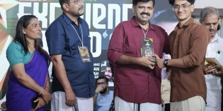 എംഎൽഎ എക്സലൻസി അവാർഡ് നേടി അഹ്നഫ് ബിൻ ആബിദ്