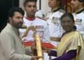 മലയാളത്തിന്റെ അഭിമാനം; പത്മഭൂഷൺ പുരസ്കാരം രാഷ്ട്രപതിയിൽ നിന്ന് ഏറ്റുവാങ്ങി മെഗാസ്റ്റാർ മമ്മൂട്ടി