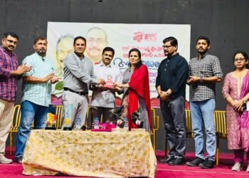 ‘പാടി ഒരു സ്നേഹസ്പർശം’ പുസ്തകം പ്രകാശനം ചെയ്തു; മാധവൻ പാടിയുടെ ഓർമ്മ പുതുക്കി പ്രവാസി ലോകം