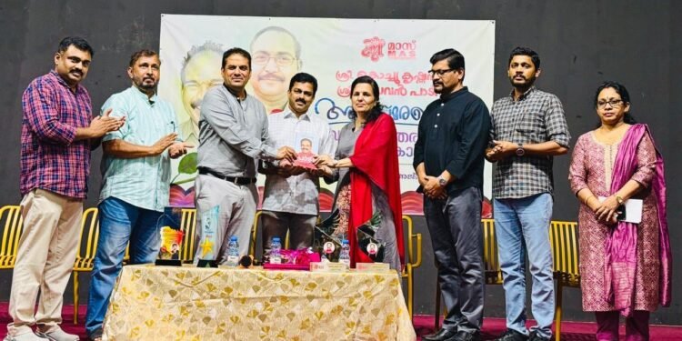 ‘പാടി ഒരു സ്നേഹസ്പർശം’ പുസ്തകം പ്രകാശനം ചെയ്തു; മാധവൻ പാടിയുടെ ഓർമ്മ പുതുക്കി പ്രവാസി ലോകം