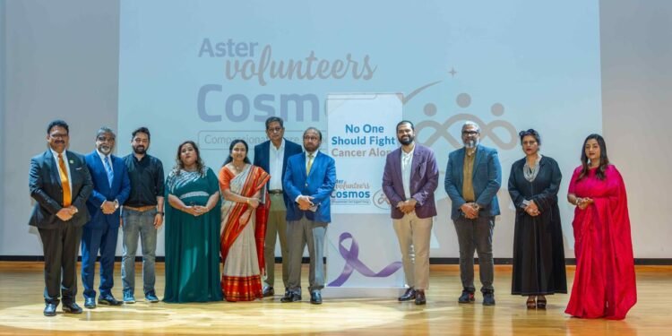 അമിറ്റി യൂണിവേഴ്സിറ്റിയിൽ നടന്ന ആസ്റ്റർ വോളണ്ടിയേഴ്സ് കോസ്മോസ് പരിപാടിയിൽ പങ്കെടുത്ത സന്നദ്ധപ്രവർത്തകരും കാൻസർ അതിജീവിതരും.