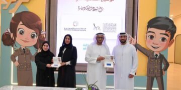 Lt. General Mohammed Ahmed Al Marri and Hessa Bint Essa Buhumaid signing the MoU at GDRFA Dubai headquarters.
