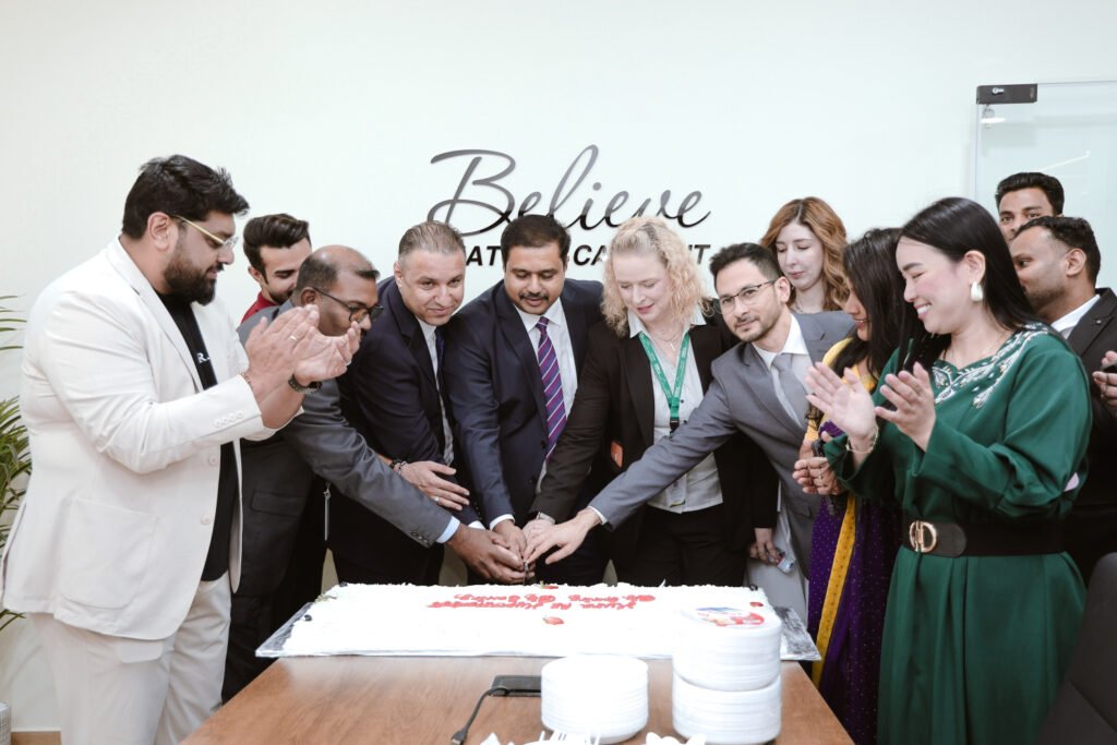 Huna AE Hypermarket management and social media influencers at the grand opening ribbon-cutting ceremony in Al Khail Mall, Dubai.