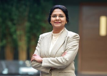 മെഡ്‌കെയർ റോയൽ സ്പെഷ്യാലിറ്റി ആശുപത്രിയിൽ ഡോക്ടർക്കും നവജാത ശിശുവിനുമൊപ്പം ശ്രദ്ധി.