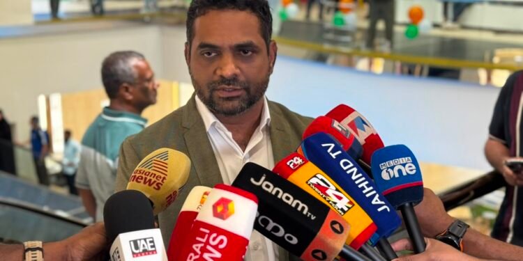 യുഎഇയിലെ മലയാളികൾക്കടക്കം ഇനി 19 ദിർഹംസിന് പാസ്പ്പോർട്ട് പുതുക്കലടക്കുള്ള സർവ്വീസുകൾ. ദുബായിലെ ഏറ്റവും വലിയ സേവനകേന്ദ്രം UW മാളിൽ