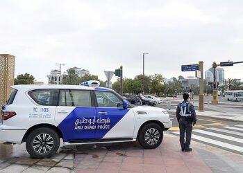 Abu Dhabi Police Issue Strict Warning Against Passenger Overloading in Vehicles