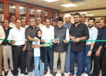Panakkad Sadiqali Shihab Thangal inaugurating the K.M. Seethi Sahib Memorial Library at Dubai KMCC headquarters.