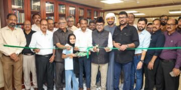 Panakkad Sadiqali Shihab Thangal inaugurating the K.M. Seethi Sahib Memorial Library at Dubai KMCC headquarters.