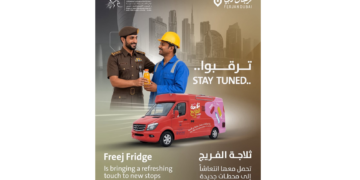 GDRFA Dubai officials and Farjan Dubai volunteers distributing cold drinks and ice cream to workers at a construction site in Dubai.