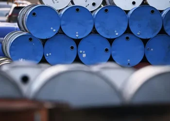 Kuwait Petroleum Corporation reports a $2.88 price surge for Kuwaiti crude oil to $87.44 per barrel, contrasting with slight drops in Brent and WTI crude futures.