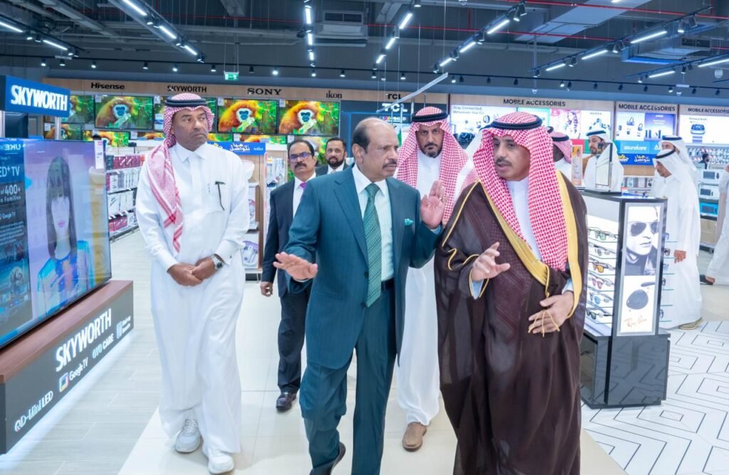 -Lulu Group expands its retail network in Saudi Arabia with the opening of a 95,648 sq ft hypermarket in Madinah near the Haramain Railway Station.
