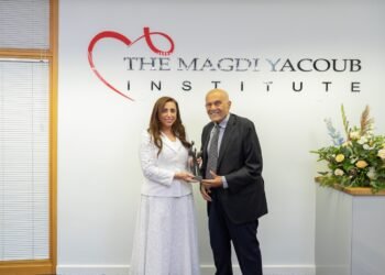 Sheikha Bodour bint Sultan Al Qasimi with Sir Magdi Yacoub at the Magdi Yacoub Institute in Harefield UK