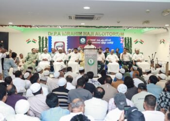 Scholar Simsarul Haq Hudavi addressed the Dubai KMCC Kasaragod District 'Madhe Madina' conference, emphasizing the Prophet's model for public service and community welfare.