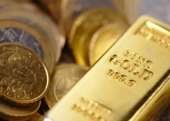 Gold bars and jewellery displayed in a Dubai store window