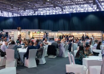 Global retail leaders at the 5th Sharjah Booksellers Conference share practical, low-cost strategies to engage non-readers and optimize independent bookstore spaces.