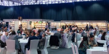 Global retail leaders at the 5th Sharjah Booksellers Conference share practical, low-cost strategies to engage non-readers and optimize independent bookstore spaces.