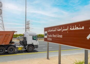 Dubai RTA and Police enforce new truck movement limits from October 1. See 24-hour ban zones, peak-hour timings, rest areas, and permit rules.
