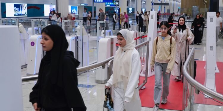 Dubai Airport Clears Over 745,000 Travellers Through ‘Red Carpet’ Biometric Walkway in Eight Months