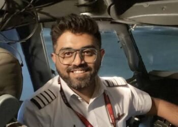 Captain Smit Machchhar, who kept the cockpit open despite serious injuries.. Source: DD India