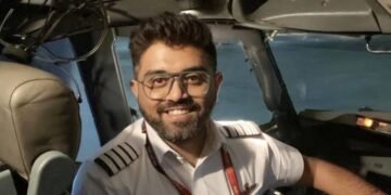Captain Smit Machchhar, who kept the cockpit open despite serious injuries.. Source: DD India