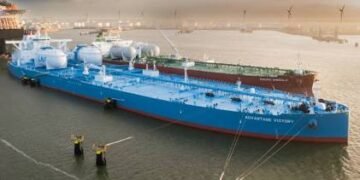 Supertanker freight rates jumped to an unprecedented $1.3 million a day as Iran shut the Strait of Hormuz, Oil Minister Paknejad stepped down, and oil prices rose.