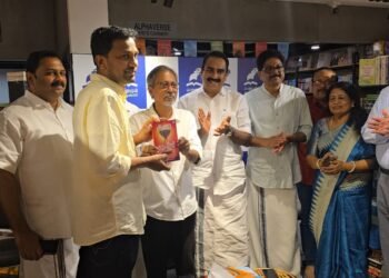 Anwar Sadath MLA distributed prizes for the Prof. Varghese Oommen Memorial Short Story Contest organized by Mathrubhumi Books and AKCAF in Kochi. Anthology 'Kathamapini' released.