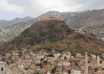 Five killed in Houthi missile strike on Yemen's Aden presidential palace after Oman talks collapse. US military sinks tracking dhow near Strait of Hormuz.