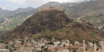 Five killed in Houthi missile strike on Yemen's Aden presidential palace after Oman talks collapse. US military sinks tracking dhow near Strait of Hormuz.